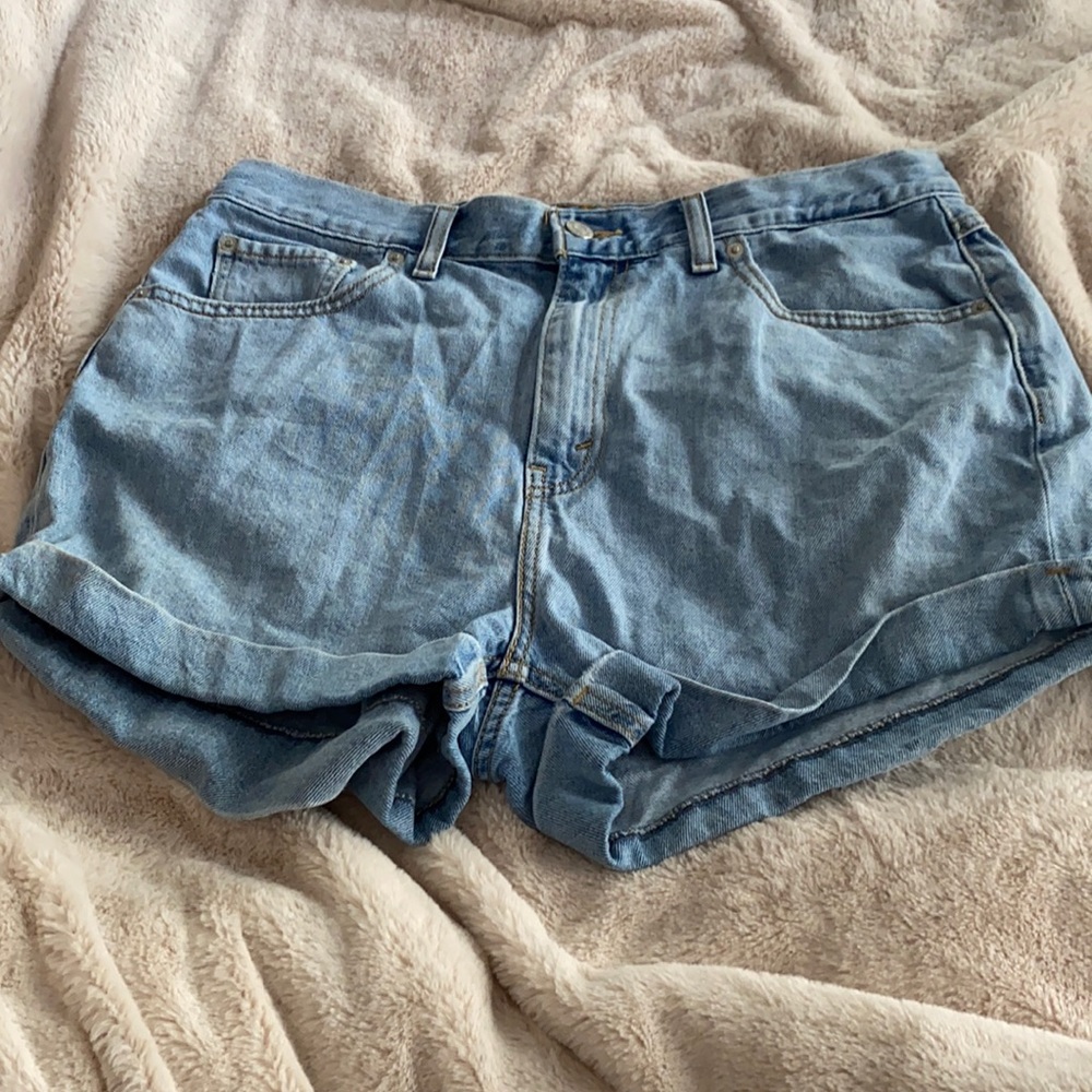 Levi light wash Jean shorts size 32
